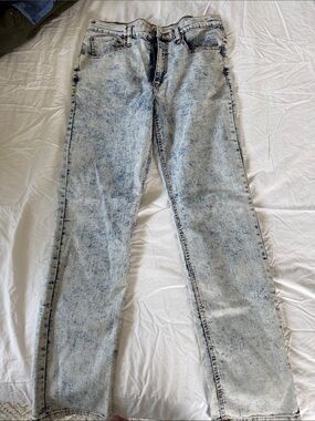Men's Straight Cut Jeans in Light Acid Wash Blue